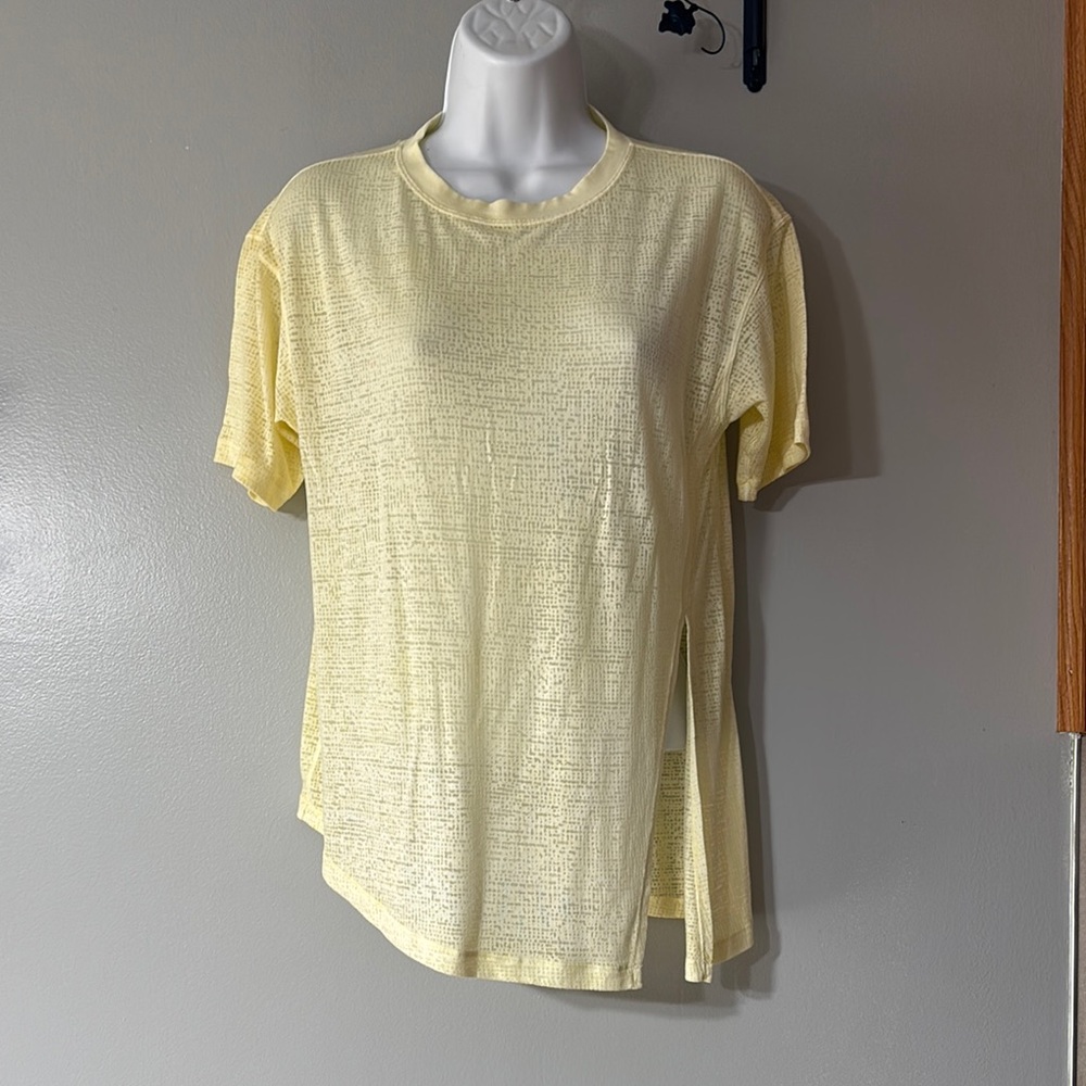 LULULEMON LIGHTEST TEE SHIRT